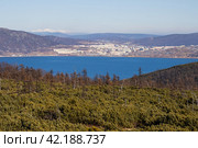 View from the hill to the sea bay and the port city. Autumn landscape. Beautiful nature of Siberia and the Russian Far East. Travel in the Magadan region. Surroundings of the city of Magadan, Russia. Стоковое фото, фотограф Андрей Степанов / Фотобанк Лори