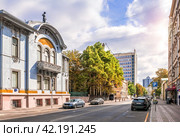 Старинные здания и особняки, особняк Миндовского, улица Поварская, Москва (2023 год). Редакционное фото, фотограф Baturina Yuliya / Фотобанк Лори