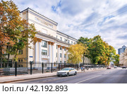 Старинные здания и особняки, Академия Музыки Гнесиных, улица Поварская, Москва (2023 год). Редакционное фото, фотограф Baturina Yuliya / Фотобанк Лори