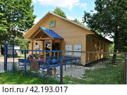 Православный храм «Храм в честь священномученика Вениамина, митрополита Петроградского и Гдовского». Улица Каховка, владение 13, корпус 9. Район Зюзино. Москва (2014 год). Стоковое фото, фотограф lana1501 / Фотобанк Лори