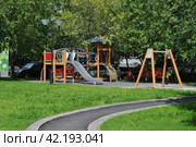 Детская игровая площадка в парке. Район Зюзино. Город Москва (2014 год). Редакционное фото, фотограф lana1501 / Фотобанк Лори