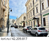 Звонарский переулок в Москве зимой в солнечную погоду. Россия. Редакционное фото, фотограф Овчинникова Ирина / Фотобанк Лори