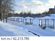 Row of metal gazebos on bank of frozen pond, Russia. Стоковое фото, фотограф Володина Ольга / Фотобанк Лори