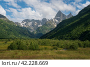 View of the floodplain of the Gonachkhir River in the northern foothills of the Caucasus Mountains near the village of Dombay on a sunny summer day, Karachay-Cherkessia, Russia. Стоковое фото, фотограф Ula Ulachka / Фотобанк Лори