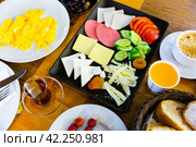 Halal breakfast at the hotel. Стоковое фото, фотограф Яков Филимонов / Фотобанк Лори