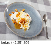 Catalan whey cheese, mato, served on plate with honey and walnuts. Стоковое фото, фотограф Яков Филимонов / Фотобанк Лори