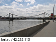 Крымский мост. Пречистенская набережная. Город Москва (2012 год). Редакционное фото, фотограф lana1501 / Фотобанк Лори