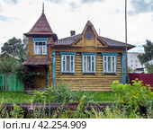 Дом Хамковой (деревянный модерн), улица Московская дом 30, город Кимры Тверской области (2023 год). Редакционное фото, фотограф Вячеслав Палес / Фотобанк Лори