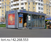 Торговые палатки "Мосинфо", "Печать". Краснобогатырская улица. Район Богородское. Город Москва (2012 год). Редакционное фото, фотограф lana1501 / Фотобанк Лори