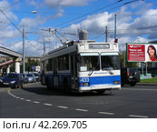 Троллейбус № 48 на рейсе. Продольный проезд. Москва (2012 год). Редакционное фото, фотограф lana1501 / Фотобанк Лори