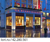 Niederegger-Cafe - кафе, магазин и музей марципана в Любеке, Германия (2016 год). Редакционное фото, фотограф Михаил Марковский / Фотобанк Лори