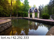 Mirror Pond and Glass Stream Pavilion in the resort park. Kislovodsk, Russia (2022 год). Стоковое фото, фотограф Юлия Бабкина / Фотобанк Лори