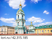 Церковь Троицы Живоначальной в Серебряниках, лучезарная дельта, Серебрянический переулок,  Москва (2023 год). Стоковое фото, фотограф Baturina Yuliya / Фотобанк Лори