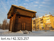 Макет башни Братского острога, построенной казаками Дмитрия Фирсова в 1634 году. Город Братск, Иркутская область, Россия. Восточная Сибирь. Деревянная крепостная башня. Туристическая достопримечательность Братска. Стоковое фото, фотограф Андрей Степанов / Фотобанк Лори