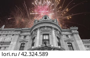 Fireworks over the Opera Garnier (Garnier Palace), Paris, France. Translation: national Academy of Music. UNESCO World Heritage Site. 4K, time lapse, with zoom (2024 год). Стоковое видео, видеограф Владимир Журавлев / Фотобанк Лори