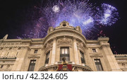 Fireworks over the Opera Garnier (Garnier Palace), Paris, France. Translation: national Academy of Music. UNESCO World Heritage Site. 4K, time lapse, with zoom (2024 год). Стоковое видео, видеограф Владимир Журавлев / Фотобанк Лори