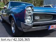 LINTHE, GERMANY - MAY 27, 2023: The muscle car Pontiac GTO, (first generation). Die Oldtimer Show 2023. Редакционное фото, фотограф Sergey Kohl / Фотобанк Лори