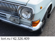 LINTHE, GERMANY - MAY 27, 2023: The fragment of executive car GAZ-24 "Volga". Die Oldtimer Show 2023. Редакционное фото, фотограф Sergey Kohl / Фотобанк Лори