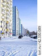 Город Тюмень Улица Беловежская. Многоэтажные здания (2023 год). Редакционное фото, фотограф Александр Тараканов / Фотобанк Лори