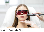 A girl at laser hair removal treatments. Стоковое фото, фотограф Плотников Дмитрий / Фотобанк Лори