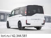 KRASNOYARSK, RUSSIA - December 28, 2023: White Honda Stepwgn Spada 2021. Редакционное фото, фотограф Плотников Дмитрий / Фотобанк Лори