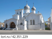 Старинная Церковь Варлаама Хутынского на Званице (1495г.) солнечным майским днем. Псков (2023 год). Стоковое фото, фотограф Виктор Карасев / Фотобанк Лори