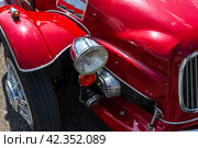 LINTHE, GERMANY - MAY 27, 2023: The fragment of kit car based on Citroen 2CV, replica Morgen Plus 4, 1978. Die Oldtimer Show 2023. Редакционное фото, фотограф Sergey Kohl / Фотобанк Лори