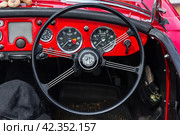 LINTHE, GERMANY - MAY 27, 2023: The interior of sports car MG MGA, 1955. Die Oldtimer Show 2023. Редакционное фото, фотограф Sergey Kohl / Фотобанк Лори