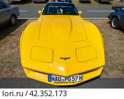 LINTHE, GERMANY - MAY 27, 2023: The sports car Chevrolet Corvette Stingray (C3). Die Oldtimer Show 2023. Редакционное фото, фотограф Sergey Kohl / Фотобанк Лори