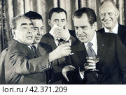 Генеральный секретарь ЦК КПСС Леонид Ильич Брежнев (1906-1982) и президент США Ричард Милхауз Никсон (1913-1994). Визит в США, июнь 1973 года. Редакционное фото, фотограф Сергей Елизарьев / Фотобанк Лори