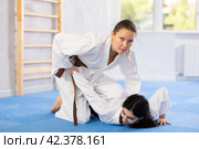 Karateka demonstrated their skills. Стоковое фото, фотограф Яков Филимонов / Фотобанк Лори