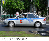 Полицейская машина. Улица Воздвиженка. Район Арбат. Город Москва (2012 год). Редакционное фото, фотограф lana1501 / Фотобанк Лори