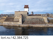 Вид на старинный  замок Германа солнечным мартовским днем. Нарва, Эстония (2024 год). Стоковое фото, фотограф Виктор Карасев / Фотобанк Лори