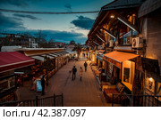 Ночная улица в Стамбуле весной (2019 год). Стоковое фото, фотограф Андрей Бойков / Фотобанк Лори