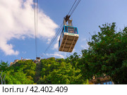 Tourists visiting Borgo Maggiore on cableway at San Marino (2014 год). Стоковое фото, фотограф Олег Жуков / Фотобанк Лори