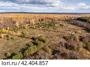 Южный Урал, Башкирия, экопоселение Красная Поляна. Вид с воздуха. Southern Urals, Bashkiria, Krasnaya Polyana ecovillage. Aerial view. (2023 год). Стоковое фото, фотограф Евгений Романов / Фотобанк Лори