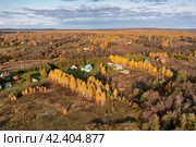 Южный Урал, Башкирия, экопоселение Красная Поляна. Вид с воздуха. Southern Urals, Bashkiria, Krasnaya Polyana ecovillage. Aerial view. (2023 год). Стоковое фото, фотограф Евгений Романов / Фотобанк Лори