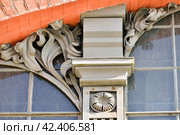 Санкт-Петербург. Кронштадт. Петровская ул., 9. Здание бывшей машинной школы Балтийского флота в стиле модерн Детали (2014 год). Стоковое фото, фотограф Александр Алексеев / Фотобанк Лори