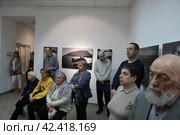 Люди на выставки "Крым 10 лет воссоединения" (2024 год). Редакционное фото, фотограф Дмитрий Неумоин / Фотобанк Лори