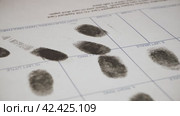 Fingerprints form in the police station. Стоковое видео, видеограф EStarodubov / Фотобанк Лори