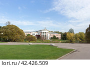 Russia, Moscow, September 30, 2020: Tsitsin Main Botanical Garden. Sunny Autumn day. Редакционное фото, фотограф Татьяна Васильева / Фотобанк Лори