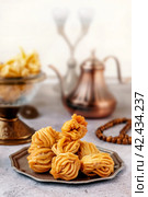 Muslim holiday sweets. Moroccan chebakia, chak-chak and handmade nath. Homemade Muslim sweet baked goods. Стоковое фото, фотограф Оксана Медведева / Фотобанк Лори