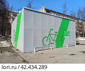 Велопаркинг. 9-я Парковая улица. Район Измайлово. Город Москва (2024 год). Редакционное фото, фотограф lana1501 / Фотобанк Лори