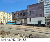 Универсам "Дикси". Первомайская улица, 100. Район Восточное Измайлово. Город Москва. Россия (2024 год). Редакционное фото, фотограф lana1501 / Фотобанк Лори