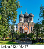 Храм Покрова Пресвятой Богородицы (1671-1679 гг.).  Измайлово. Москва (2018 год). Редакционное фото, фотограф Александр Щепин / Фотобанк Лори