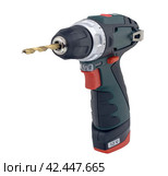 Электрическая ручная дрель и сверла на белом фоне. Electrical hand drill and drill bits isolated on white background. Стоковое фото, фотограф Татьяна Д / Фотобанк Лори