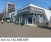 Отделение Газпромбанка. Уральская улица, 4г. Район Гольяново. Город Москва (2023 год). Редакционное фото, фотограф lana1501 / Фотобанк Лори