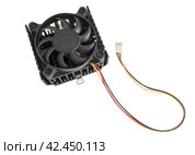 Вентилятор охлаждения процессора компьютера на белом фоне. CPU cooler with cooling radiator on a white background. Стоковое фото, фотограф Татьяна Д / Фотобанк Лори