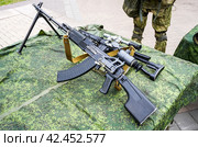 Russian Kalashnikov machine gun (2023 год). Редакционное фото, фотограф FotograFF / Фотобанк Лори