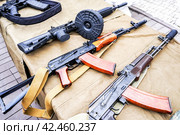 Russian Kalashnikov assault rifle AK-12 with a drum magazine, AK-74 assault rifle (2023 год). Редакционное фото, фотограф FotograFF / Фотобанк Лори